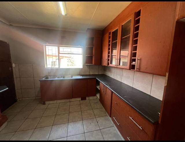 3 BEDROOM HOUSE SOLD IN ROTHDENE